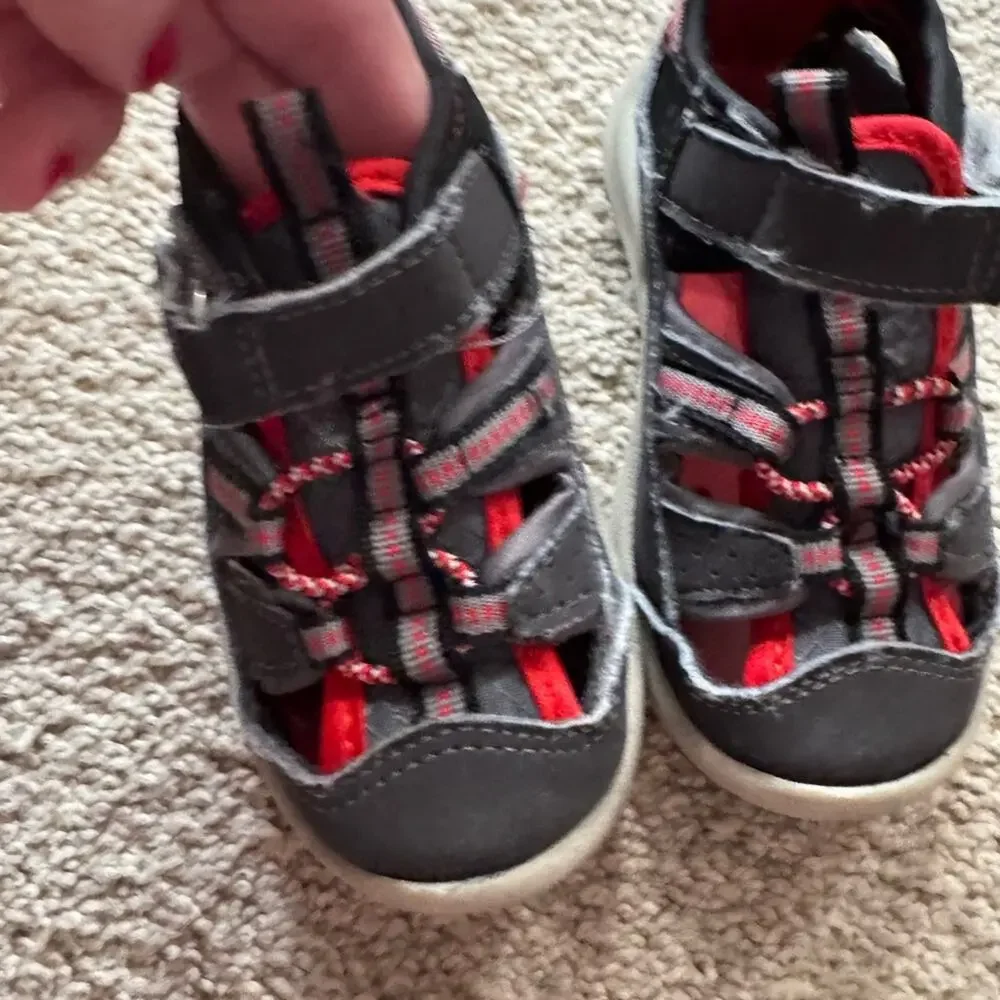OshKosh B'gosh Durable Washable Baby Boys Size 6 M Sandals Closed Toe Adjustable